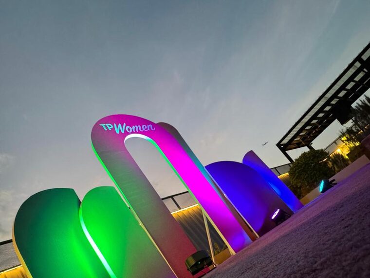 Arcos inflables iluminados para evento al aire libre