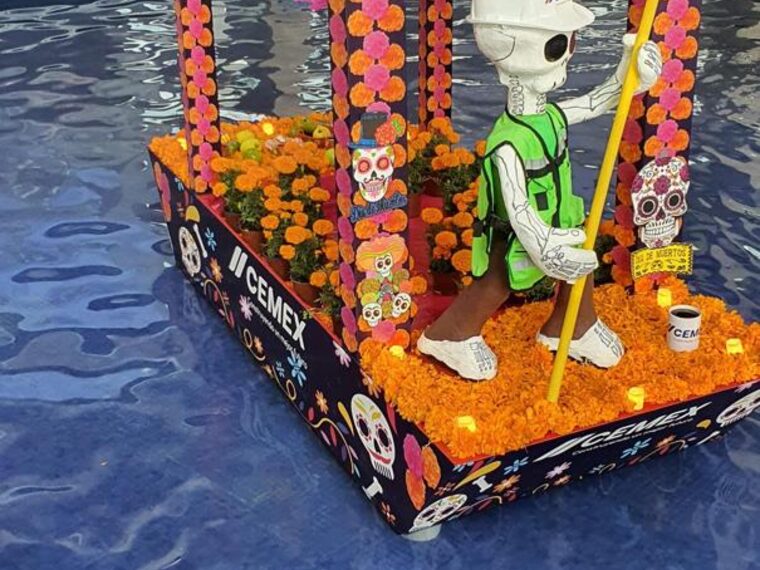Trajinera tematica de Dia de Muertos